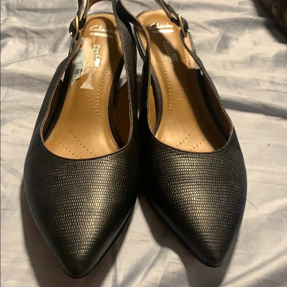 Black pointed toe heels - Picture 3 of 4